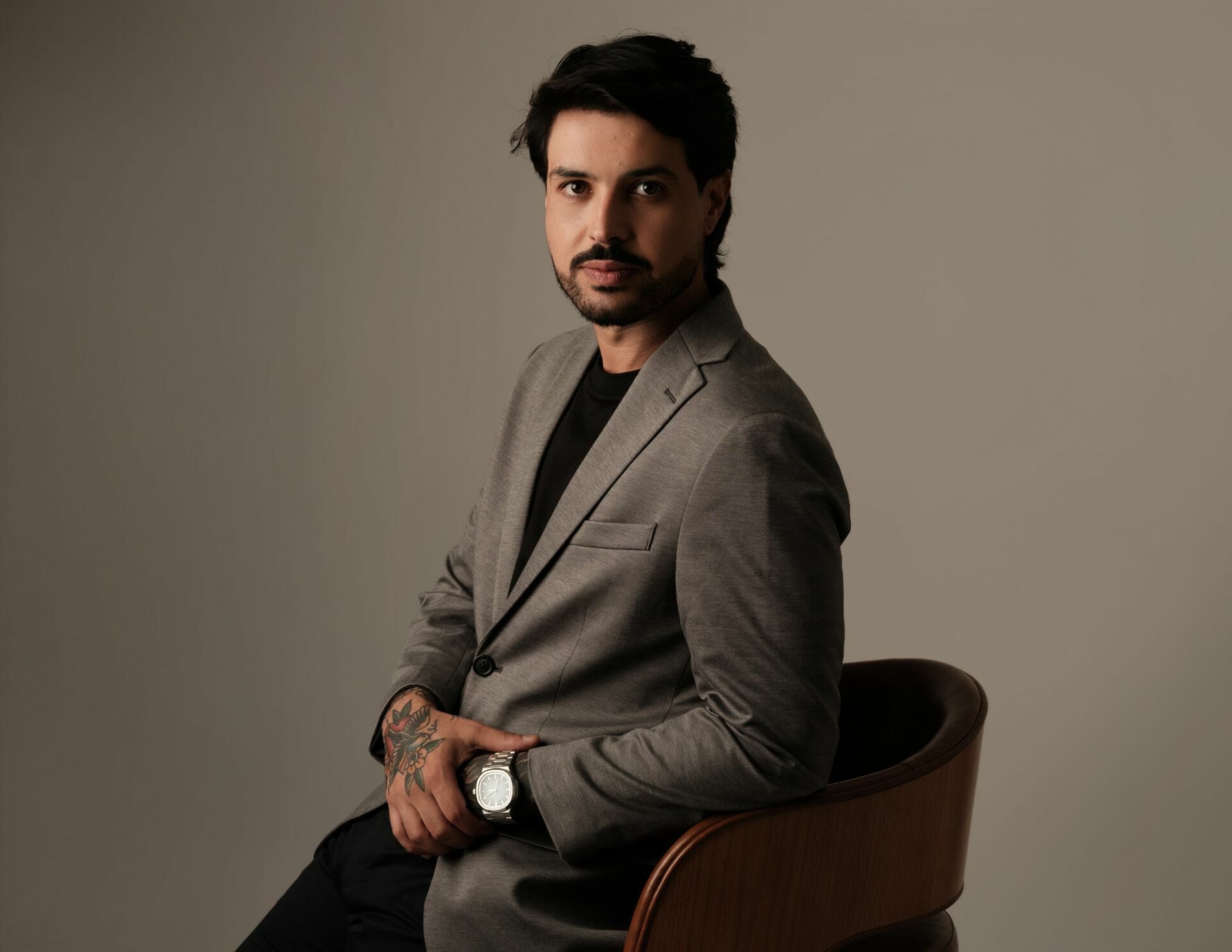 Foto Personal Branding: O Ativo Invisível Que Transforma Empresários em Referências Valiosas Foto Personal Branding: O Ativo Invisível Que Transforma Empresários em Referências Valiosas - Imagem 5