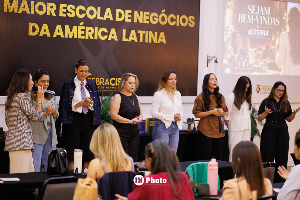 Foto Legado em Retratos: histórias, presença e conexões no treinamento doTerra em Goiânia Foto Legado em Retratos: histórias, presença e conexões no treinamento doTerra em Goiânia - Imagem 33