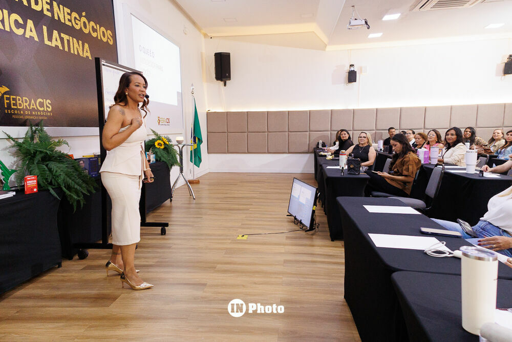 Foto Legado em Retratos: histórias, presença e conexões no treinamento doTerra em Goiânia Foto Legado em Retratos: histórias, presença e conexões no treinamento doTerra em Goiânia - Imagem 169